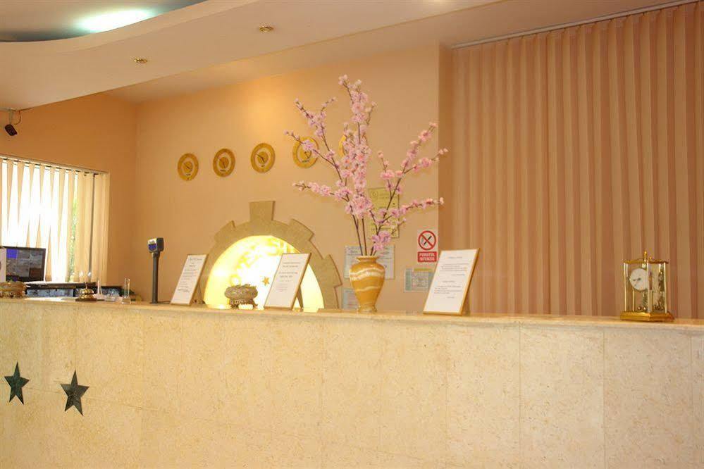 Hotel Sir Colentina Bukarest Exterior foto